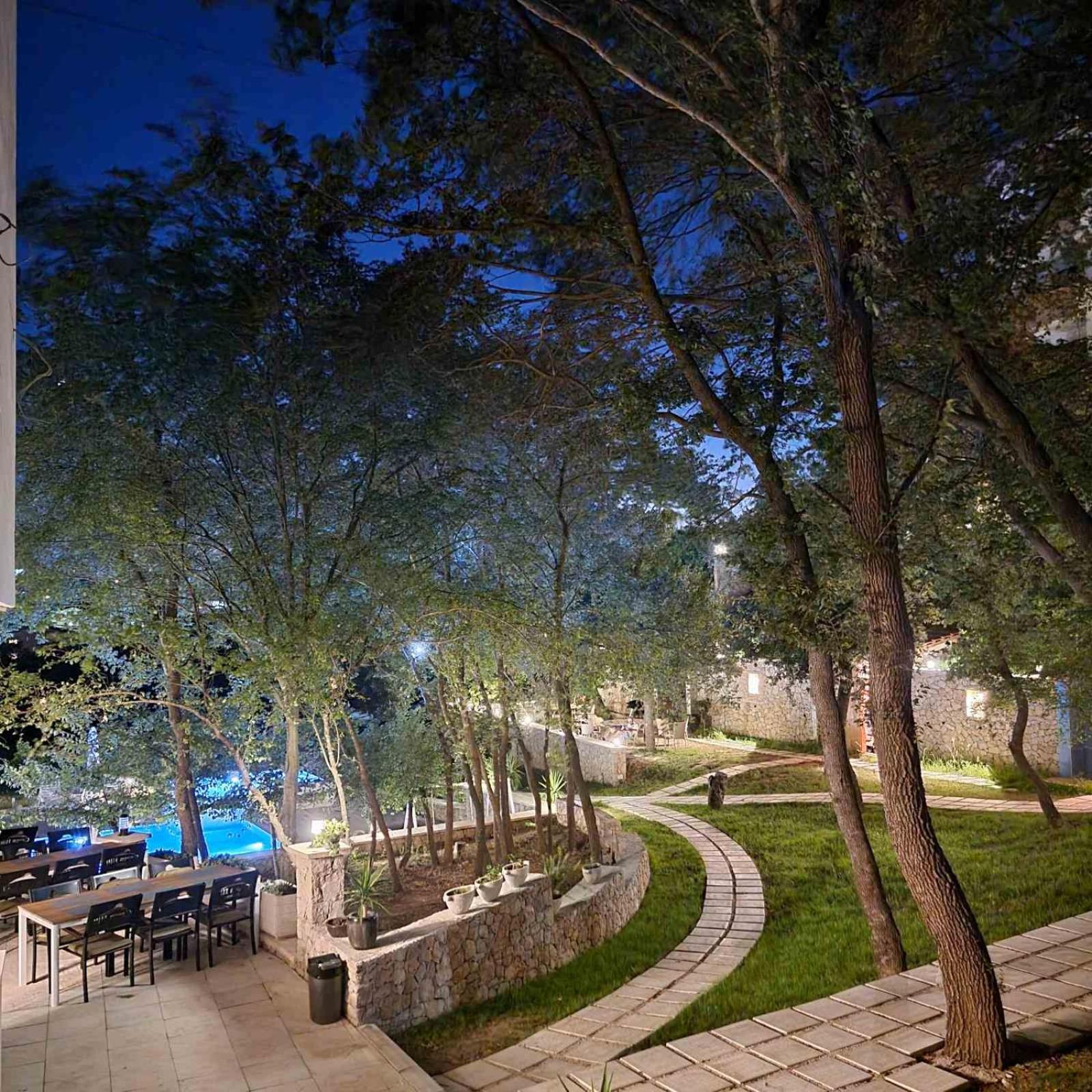 Hill Apartment *